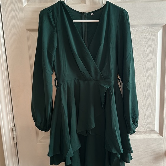Small green layered dress. New without tags - Picture 4 of 8